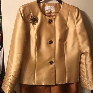 2pc suit very dressy